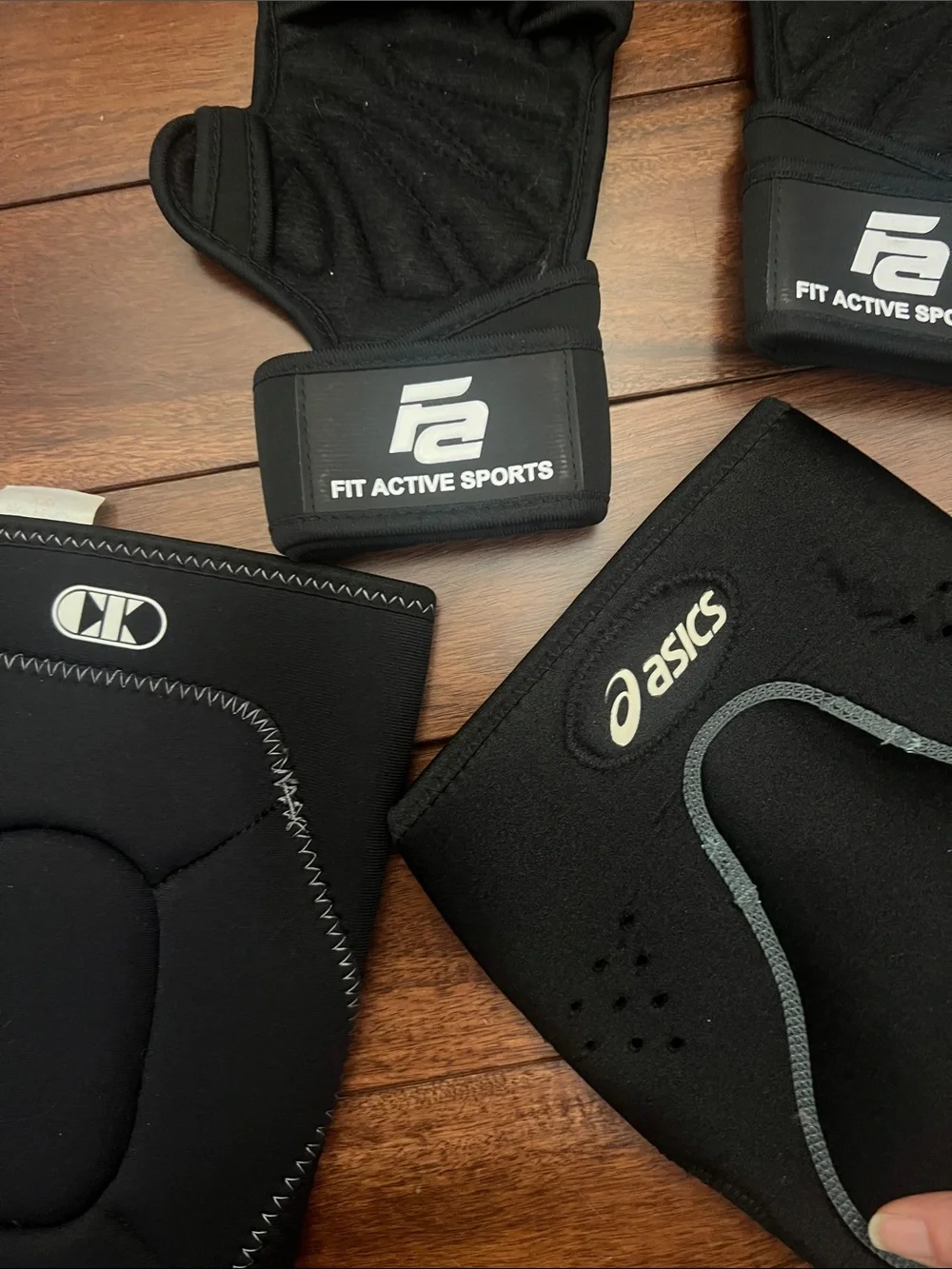 Asics Black Padded Support Sleeves with Fingerless Workout Gloves